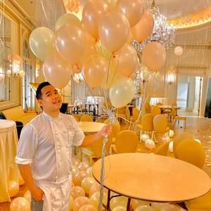 Meet your Posher, Adonis